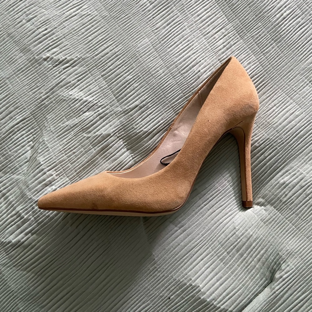 TAN HEELS